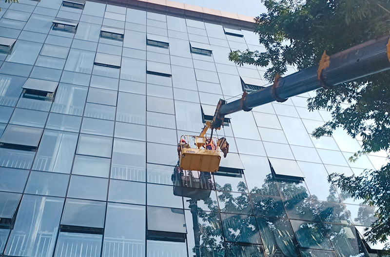 玻璃幕墙维修更换