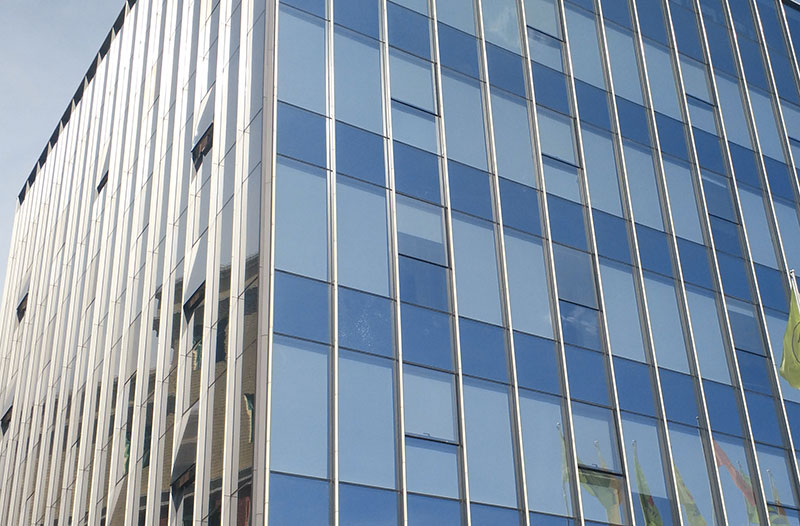 玻璃幕墙一般用什么玻璃