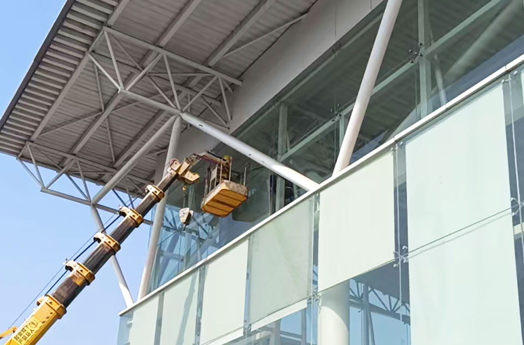 深圳有资质的玻璃幕墙维修公司